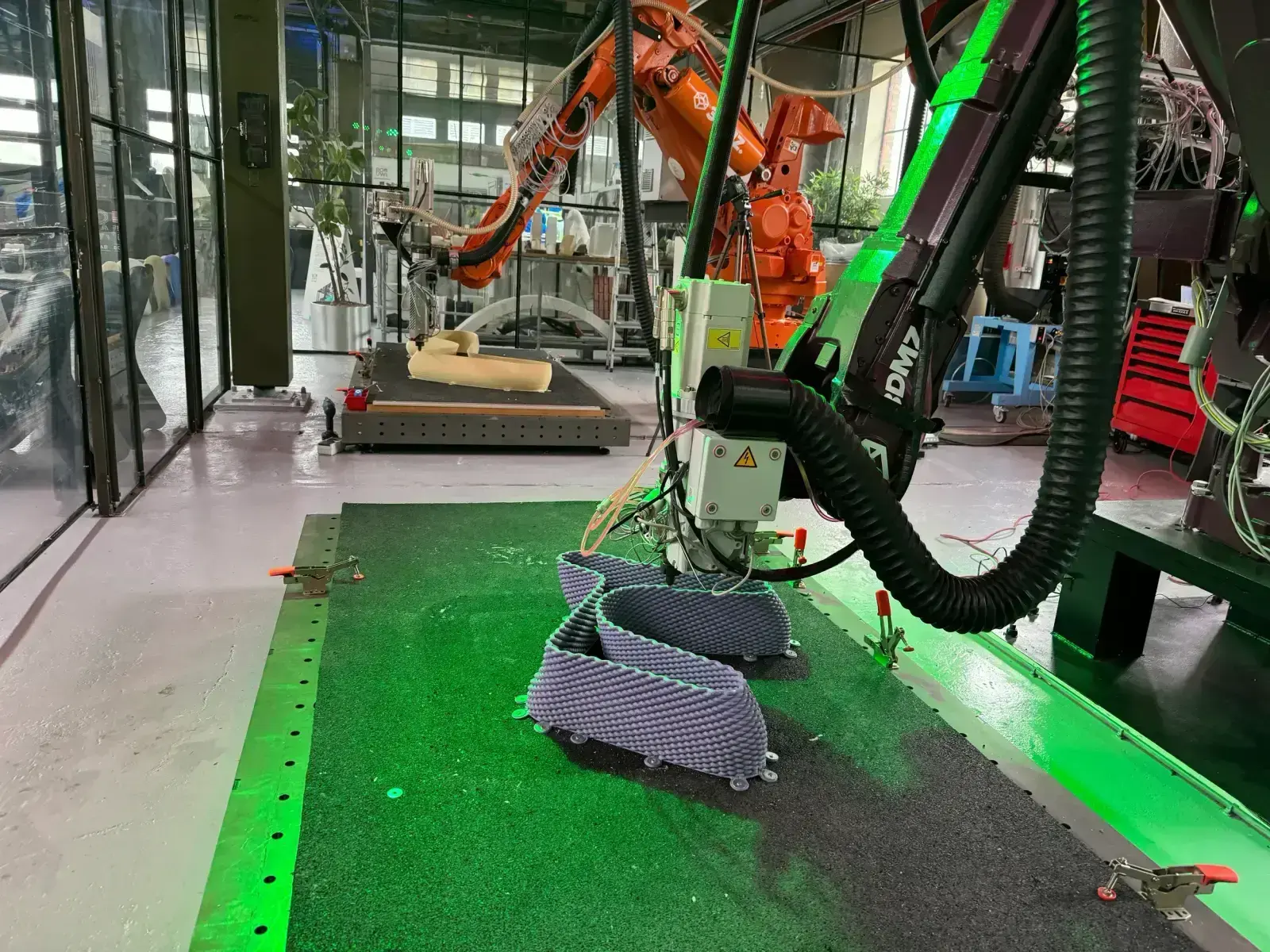 Live pellet extrusion workcell in production